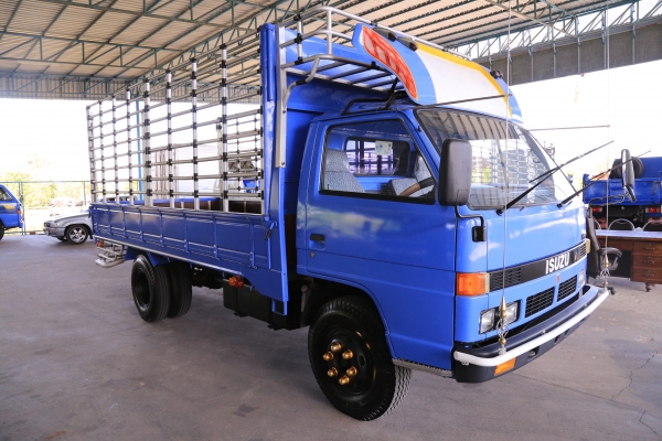 แก้วอนงค์กลการ (คุณ ป้อม ) รถสวย สภาพดี Isuzu NPR66L 135เเรง