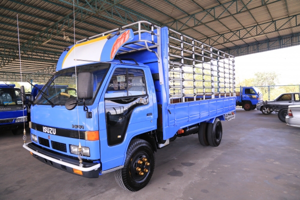 แก้วอนงค์กลการ (คุณ ป้อม ) รถสวย สภาพดี Isuzu NPR66L 135เเรง