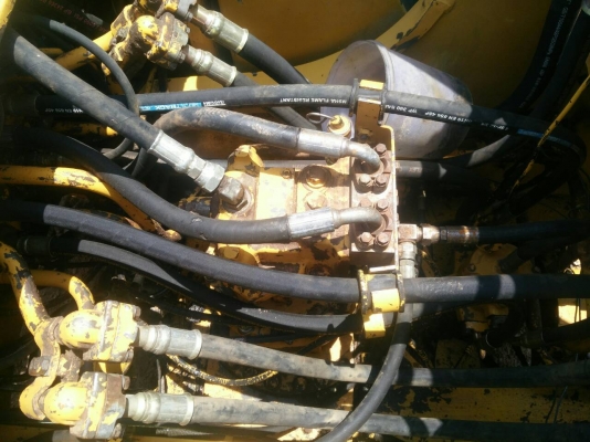 ขาย komatsu pc200-6s เจ้าของขายเองเอกสารเล่มทะเบียน พร้อมโอน ราคาคุยกันได้สนใจติดต่อ0844618639 โจ้