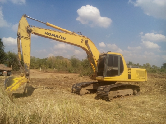 ขาย komatsu pc200-6s เจ้าของขายเองเอกสารเล่มทะเบียน พร้อมโอน ราคาคุยกันได้สนใจติดต่อ0844618639 โจ้