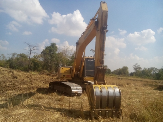 ขาย komatsu pc200-6s เจ้าของขายเองเอกสารเล่มทะเบียน พร้อมโอน ราคาคุยกันได้สนใจติดต่อ0844618639 โจ้