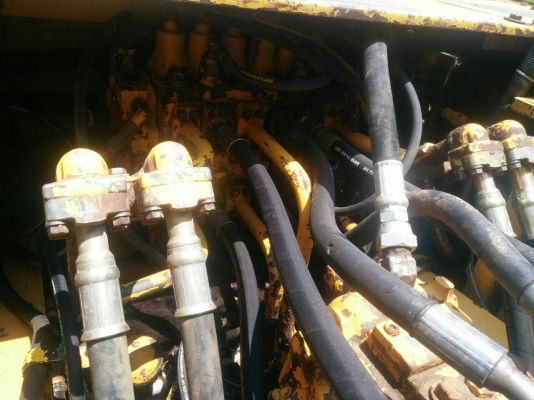 ขาย komatsu pc200-6s เจ้าของขายเองเอกสารเล่มทะเบียน พร้อมโอน ราคาคุยกันได้สนใจติดต่อ0844618639 โจ้