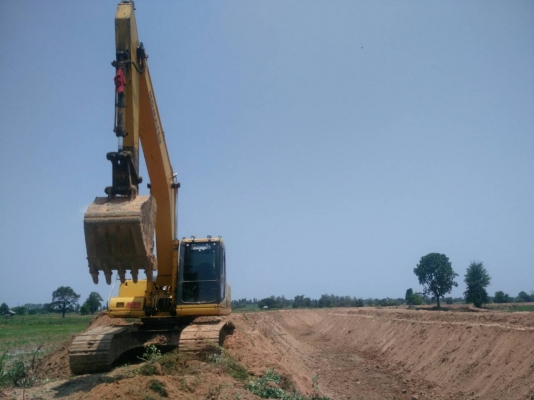 ขาย komatsu pc200-6s เจ้าของขายเองเอกสารเล่มทะเบียน พร้อมโอน ราคาคุยกันได้สนใจติดต่อ0844618639 โจ้