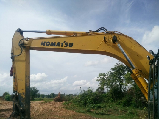 ขาย komatsu pc200-6s เจ้าของขายเองเอกสารเล่มทะเบียน พร้อมโอน ราคาคุยกันได้สนใจติดต่อ0844618639 โจ้
