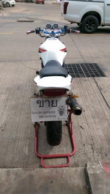 ขายคับ HONDA CB400 ปี93ทะเบียนพร้อมโอนนอก ภาษีไม่ขาด ของแต่งล้น สีสวยพึงทำมาใหม่ ท่อแต่งเลสทั้งเส้น กันล้ม โซ่สเตอเต็ม แฮนด์บาร์ ไฟตาเพชร ไฟเลี้ยวแต่ง ท้ายเทค1 ราคา 79000 บาท ส่งได้ทั่วไทยคับ สนใจติดต่อ 081-0578282 คับ ส่งได้ทั่วไทยคับ สนใจติดต่อ 081-0578