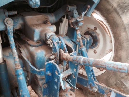 ลดราคาขายขาดทุนFORD 7700  TURBO มีทะเบียนพร้อมโอน