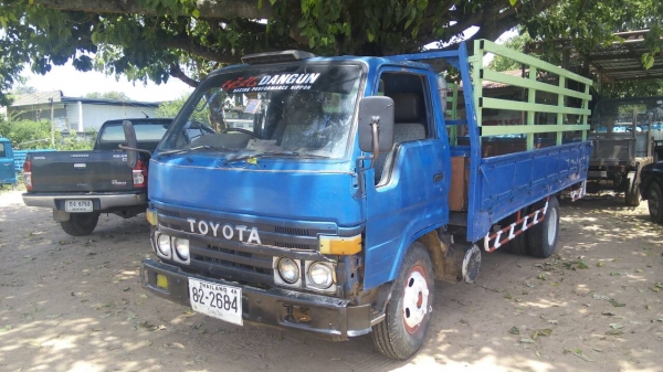 หกล้อโตโยต้า เครื่อง14 บีทะเบียนพร้อมโอนครับ