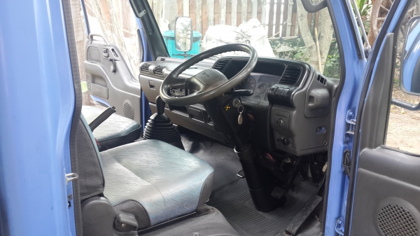 2003 isuzu NKR55EY  6ล้อ ปี 2003 ตู้ทึบ