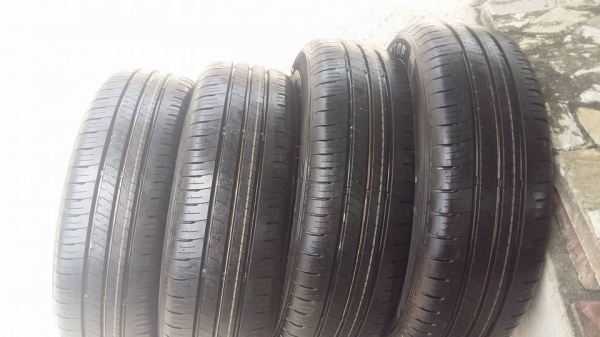 ขายยางป้ายแดงปี15 dunlop enasave ec300+ 185/65r15 สนใจติดต่อเล็กคลองสามครับ 081-3747940