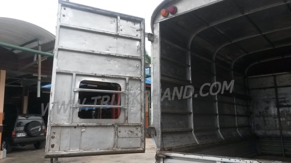 รถบรรทุก 6 ล้อไม่ติดเวลา ใช้เชื้อเพลิงแก๊ส LPG ยี่ห้อ ISUZU ตู้บรรทุก ELF