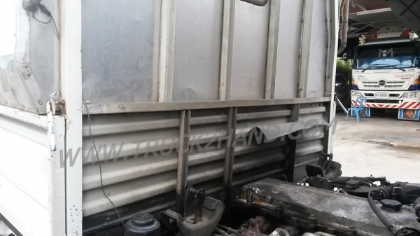 รถบรรทุก 6 ล้อไม่ติดเวลา ใช้เชื้อเพลิงแก๊ส LPG ยี่ห้อ ISUZU ตู้บรรทุก ELF