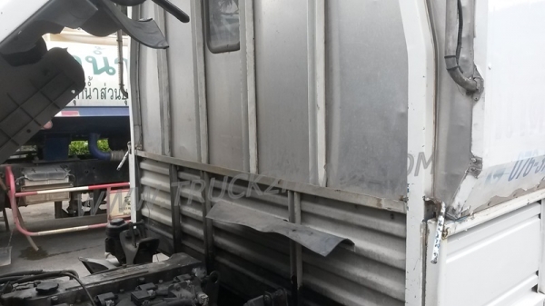 รถบรรทุก 6 ล้อไม่ติดเวลา ใช้เชื้อเพลิงแก๊ส LPG ยี่ห้อ ISUZU ตู้บรรทุก ELF