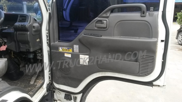 รถบรรทุก 6 ล้อไม่ติดเวลา ใช้เชื้อเพลิงแก๊ส LPG ยี่ห้อ ISUZU ตู้บรรทุก ELF