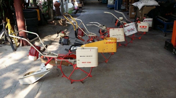 เครื่องแหวกร่องกล้าในนาเดินตาม เก่าญี่ปุน สภาพดี เครื่องพร้อมทำงาน เครื่องยนต์ติดง่าย