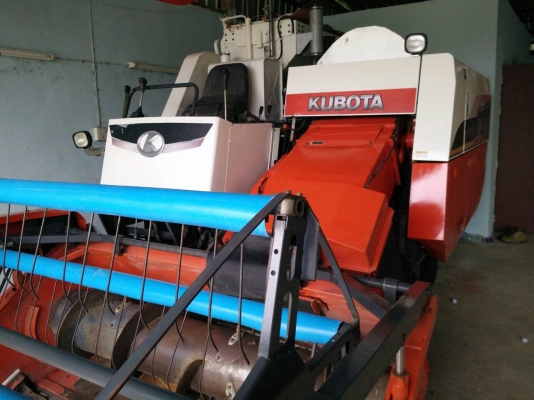 ขายรถเกี่ยวข้าว Kubota dc60 พร้อมพ่วงลาก ราคา319000บาท