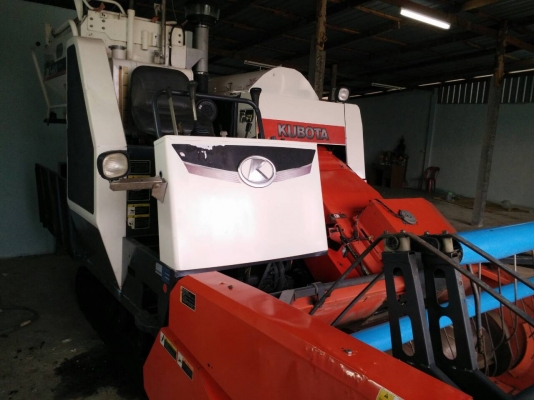 ขายรถเกี่ยวข้าว Kubota dc60 พร้อมพ่วงลาก ราคา319000บาท