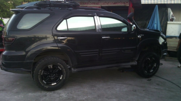 ขายแม็คเลนโซ่ กว้าง 8 นิ้วพร้อมยางBf 265/70R17 ยางปี 10