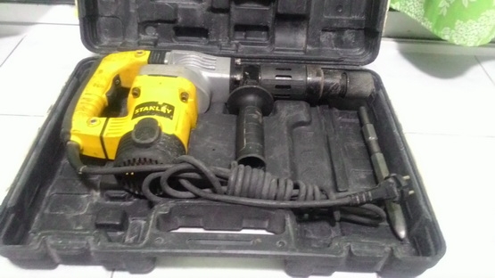 เครื่องสกัดคอนกรีตไฟฟ้าสแตนเลย์ ขนาด 1010 วัตต์ สภาพดีพร้อมใช้งานครับ