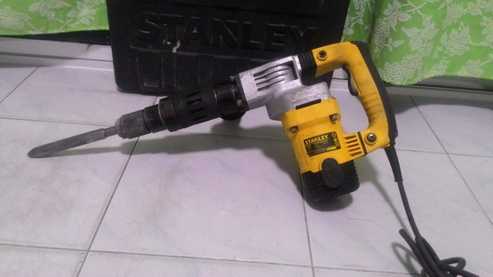 เครื่องสกัดคอนกรีตไฟฟ้าสแตนเลย์ ขนาด 1010 วัตต์ สภาพดีพร้อมใช้งานครับ