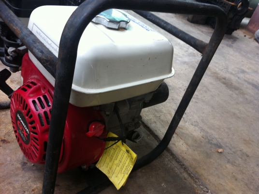 ขายเครื่องHONDA GX160 5.5แรงสภาพใหม่มาก99\%พร้อมปั้มแช่สายอ่อนยาวุเมตรคับ ขายเครื่องHONDA GX160 5.5แรงสภาพใหม่มาก99\%พร้อมปั้มแช่สายอ่อนยาวุเมตรคับ