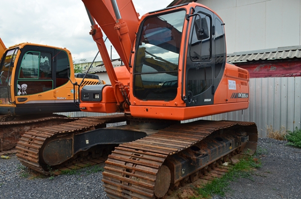 สยามอินเตอร์ เปิดประมูลรถขุดตีนตะขาบ DOOSAN