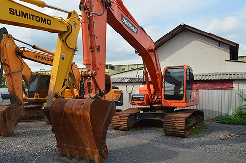 สยามอินเตอร์ เปิดประมูลรถขุดตีนตะขาบ DOOSAN