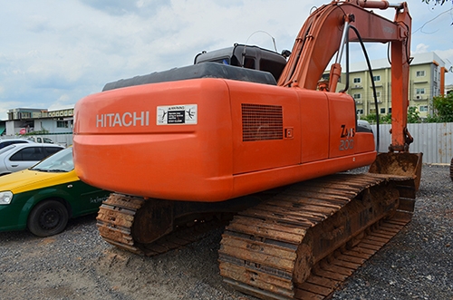 สยามอินเตอร์ เปิดประมูลรถขุดตีนตะขาบ HITACHI