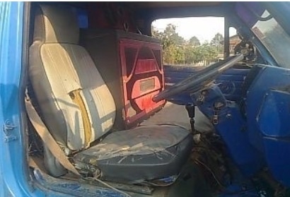 ISUZU NKR 100 HP 4BC2 หกล้อดั๊มพ์ กระบะดั๊มพ์เหล็ก 4 ตันความยาว 3.20 เมตรบรรทุกได้ 3-4 คิว พร้อมบรรทุกพร้อมใช้งานได้เลย เครื่องแรงดีไม่มีเยิ้ม ภายในเก๋งคอนโซลสวยครบพร้อม พวงมาลัยเพาเวอร์ ช่วงล่างเดิมๆคัชซีไม่มีแตกไม่มีบวม ยาง 7.50 ขอบ 16 สภาพดี 60\% พร้อมใ