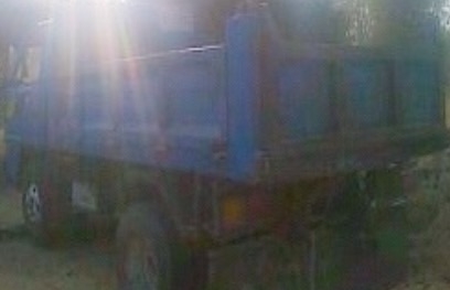 ISUZU NKR 100 HP 4BC2 หกล้อดั๊มพ์ กระบะดั๊มพ์เหล็ก 4 ตันความยาว 3.20 เมตรบรรทุกได้ 3-4 คิว พร้อมบรรทุกพร้อมใช้งานได้เลย เครื่องแรงดีไม่มีเยิ้ม ภายในเก๋งคอนโซลสวยครบพร้อม พวงมาลัยเพาเวอร์ ช่วงล่างเดิมๆคัชซีไม่มีแตกไม่มีบวม ยาง 7.50 ขอบ 16 สภาพดี 60\% พร้อมใ