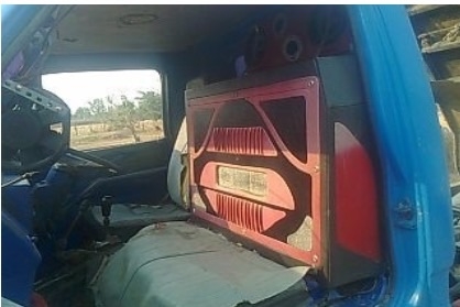 ISUZU NKR 100 HP 4BC2 หกล้อดั๊มพ์ กระบะดั๊มพ์เหล็ก 4 ตันความยาว 3.20 เมตรบรรทุกได้ 3-4 คิว พร้อมบรรทุกพร้อมใช้งานได้เลย เครื่องแรงดีไม่มีเยิ้ม ภายในเก๋งคอนโซลสวยครบพร้อม พวงมาลัยเพาเวอร์ ช่วงล่างเดิมๆคัชซีไม่มีแตกไม่มีบวม ยาง 7.50 ขอบ 16 สภาพดี 60\% พร้อมใ