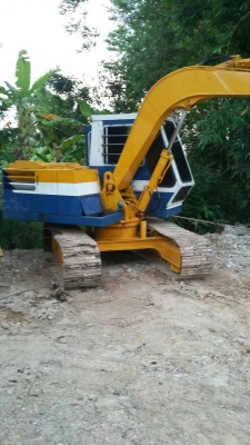 ขายแบคโฮ komatsu pc60-2 มีอินวอย ติอต่อ นิวัฒน์ 086 6711264