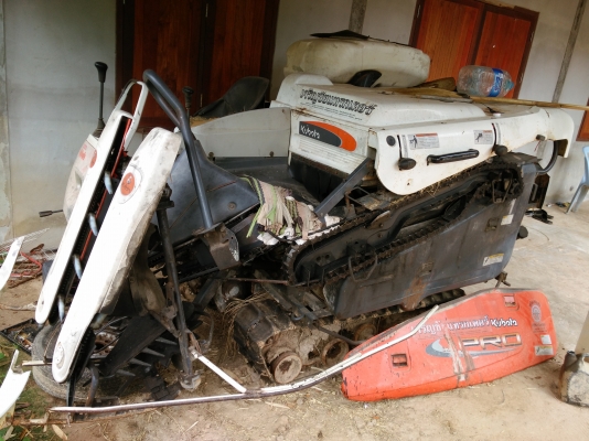 ขายรถเกี่ยวข้าว คูโบต้า