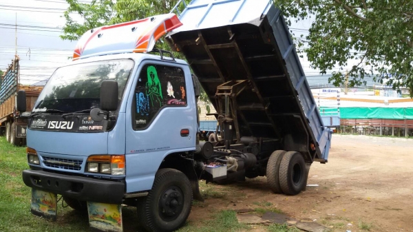หกล้อ อีซูซุ NPR120แรงห้างปี41 power แอร์เย็น ช่วงล่างใหญ่ เกียร์ร็อค พร้อมลุย เล่มทะเบียนพร้อมโอน (สวยทั้งคันไม่มีผุ)  บริการขับส่งฮอดบ้าน ครับ
