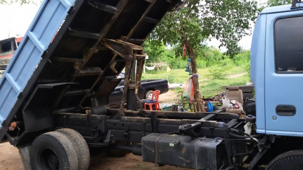 หกล้อ อีซูซุ NPR120แรงห้างปี41 power แอร์เย็น ช่วงล่างใหญ่ เกียร์ร็อค พร้อมลุย เล่มทะเบียนพร้อมโอน (สวยทั้งคันไม่มีผุ)  บริการขับส่งฮอดบ้าน ครับ