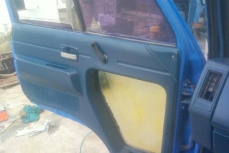 ISUZU NPR 115 HP 4BD1 รถบรรทุกหกล้อ กระบะเหล็กคาร์โก้พื้นไม้ความยาว 4.30 เมตรพร้อมบรรทุกได้เลยครับ เครื่องยนต์แรงดีไม่เยิ้ม หัวเก๋งสวยเดิมบางดีภายในเก๋งคอนโซลสวยครบ พวงมาลัยเพาเวอร์ เกียร์ยาว ช่วงล่างเดิมๆคัชซีสวยไม่มีบวม ยาง 7.50 ขอบ 16 สภาพดีประมาณ 70\%