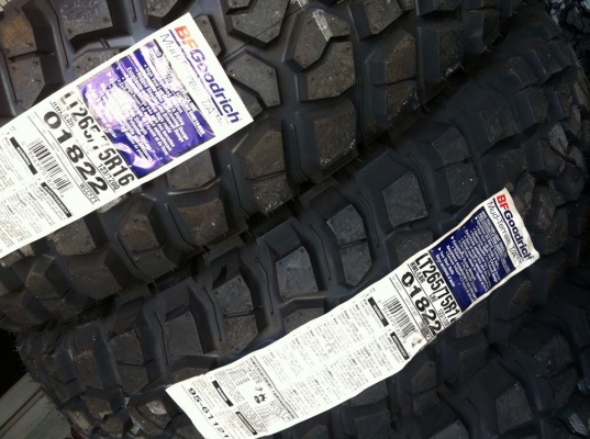 BF Goodrich KM2 265 75 r16 ยางใหม่ปี13 เส้นละ 7000เท่านั้น