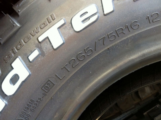 BF Goodrich KM2 265 75 r16 ยางใหม่ปี13 เส้นละ 7000เท่านั้น