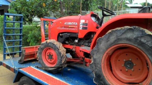 ขาย36แรงสวยสภาพดีพ้อมโรตารี่1.60และใบมีดดันหน้าพร้อมเล่มทะเบียนราคาสุดท้าย275000  ตัดสินใจกันไวๆครับของดีมีน้อย