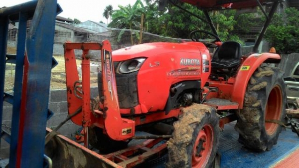 ขาย36แรงสวยสภาพดีพ้อมโรตารี่1.60และใบมีดดันหน้าพร้อมเล่มทะเบียนราคาสุดท้าย275000  ตัดสินใจกันไวๆครับของดีมีน้อย