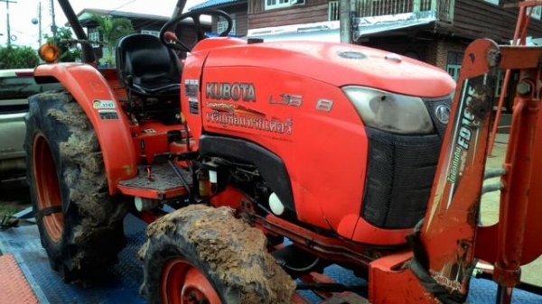 ขาย36แรงสวยสภาพดีพ้อมโรตารี่1.60และใบมีดดันหน้าพร้อมเล่มทะเบียนราคาสุดท้าย275000  ตัดสินใจกันไวๆครับของดีมีน้อย