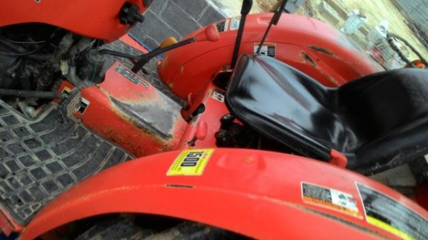 ขาย36แรงสวยสภาพดีพ้อมโรตารี่1.60และใบมีดดันหน้าพร้อมเล่มทะเบียนราคาสุดท้าย275000  ตัดสินใจกันไวๆครับของดีมีน้อย