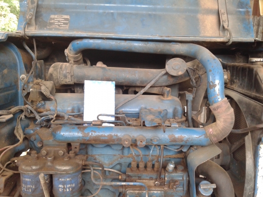 ฟอร์ด 7600 เสื้อลายตามสภาพครับ