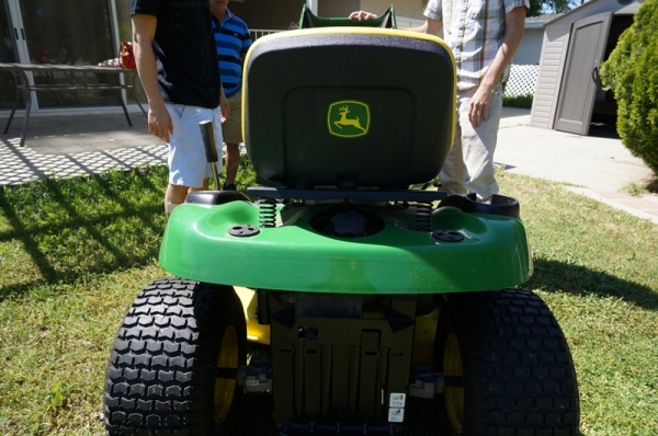 รถตัดหญ้า JOHN DEERE