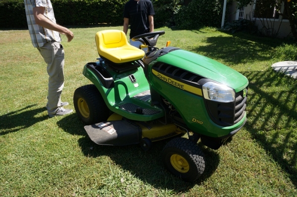 รถตัดหญ้า JOHN DEERE