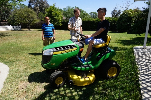 รถตัดหญ้า JOHN DEERE