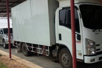หกล้อ อีซูซุ NMR130 ปี53 บรรทุกตู้แห้ ยาว4.30ม.สภาพสวยเดิมทั้งคัน เล่มทะเบียน พร้อมโอน ใช้งานน้อย วิ่ง 60&times;&times;&times;กม.สวยจัด