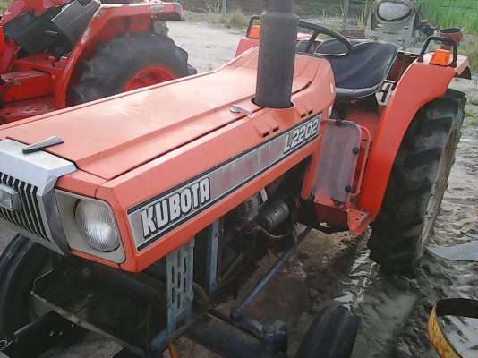 ขายรถไถKUBOTA L2202  พร้อมใช้ สวยๆ สีเดิมๆ แรงๆ