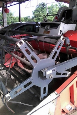 ขายรถเกี่ยวข้าวKUBOTA DC60 ปี54 พร้อมเทรลเลอร์ ใช้งานพันกว่าชั่วโมง สภาพสวยพร้อมใช้งาน สนใจโทร 090-8588220คุณนะ 093-3258446คุณบิว ID:narong498 หรือเข้าดูสินค้าอื่นๆได้ที่ www.truck.in.th/498 หรือเพจFacebook ณรงค์ ซื้อขายรถมือสอง (เว็บไซต์ส่วนตัว) หรือFace