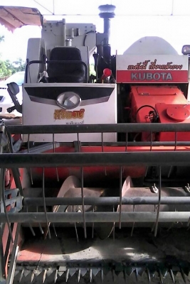 ขายรถเกี่ยวข้าวKUBOTA DC60 ปี54 พร้อมเทรลเลอร์ ใช้งานพันกว่าชั่วโมง สภาพสวยพร้อมใช้งาน สนใจโทร 090-8588220คุณนะ 093-3258446คุณบิว ID:narong498 หรือเข้าดูสินค้าอื่นๆได้ที่ www.truck.in.th/498 หรือเพจFacebook ณรงค์ ซื้อขายรถมือสอง (เว็บไซต์ส่วนตัว) หรือFace