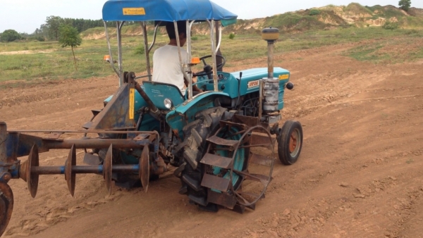 ขายรถไถ Kubota L2201 มีภาพวีดีโอ ราคา 65,000 บาท พร้อมอุปกรณ์ 4 รายการ มีผานหลัง คราด ล้อเหล็ก เครื่ ขายรถไถ Kubota L2201 มีภาพวีดีโอ ราคา 65,000 บาท พร้อมอุปกรณ์ 4 รายการ มีผานหลัง คราด ล้อเหล็ก เครื่